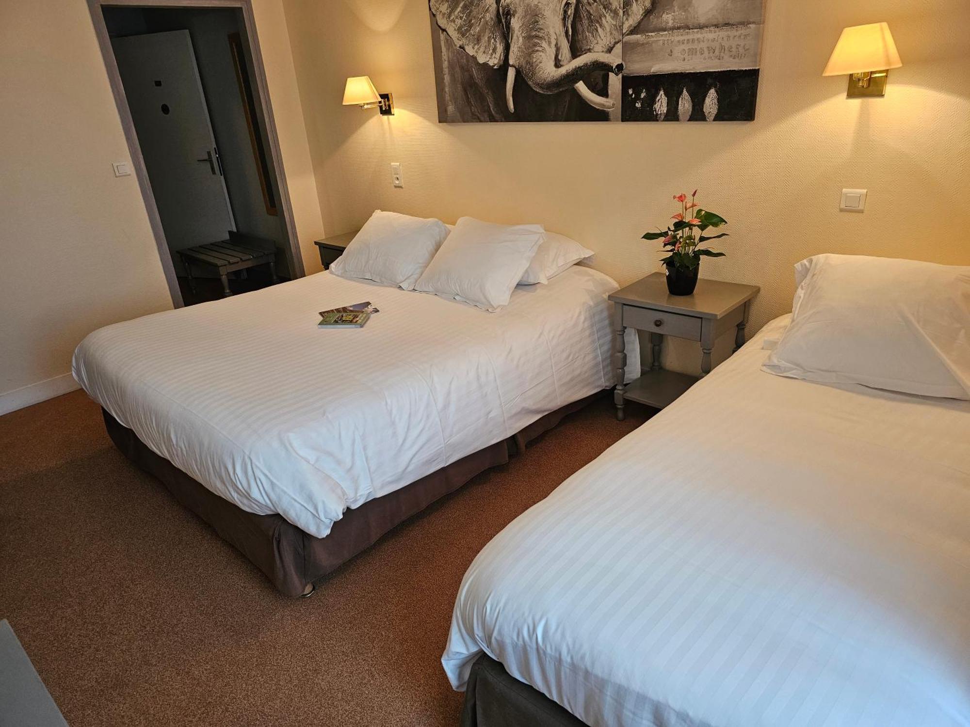 Logis Hotel Restaurant L'Unique Menesqueville Екстериор снимка