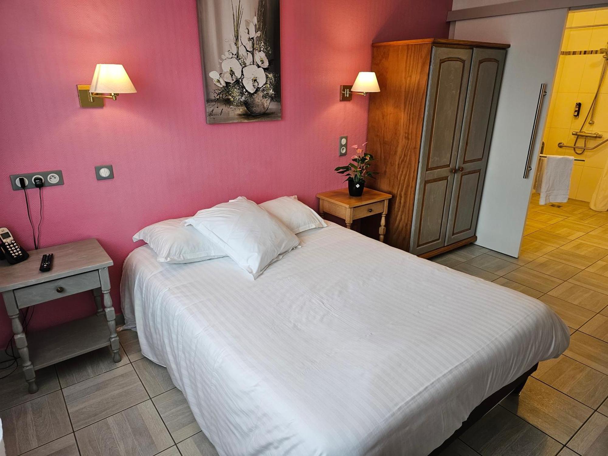 Logis Hotel Restaurant L'Unique Menesqueville Екстериор снимка