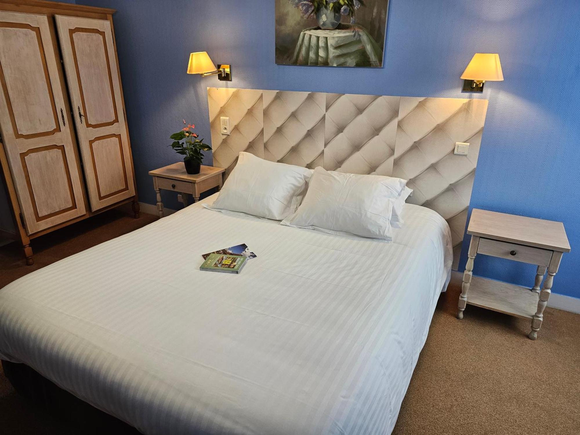 Logis Hotel Restaurant L'Unique Menesqueville Екстериор снимка