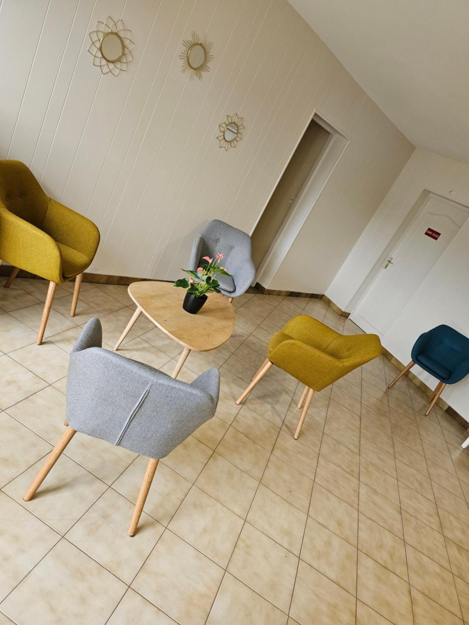 Logis Hotel Restaurant L'Unique Menesqueville Екстериор снимка