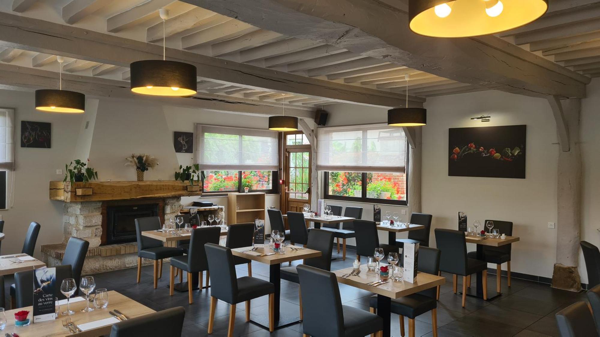 Logis Hotel Restaurant L'Unique Menesqueville Екстериор снимка