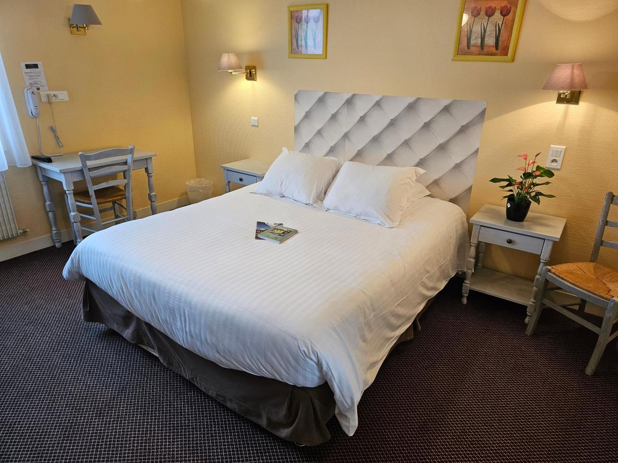 Logis Hotel Restaurant L'Unique Menesqueville Екстериор снимка