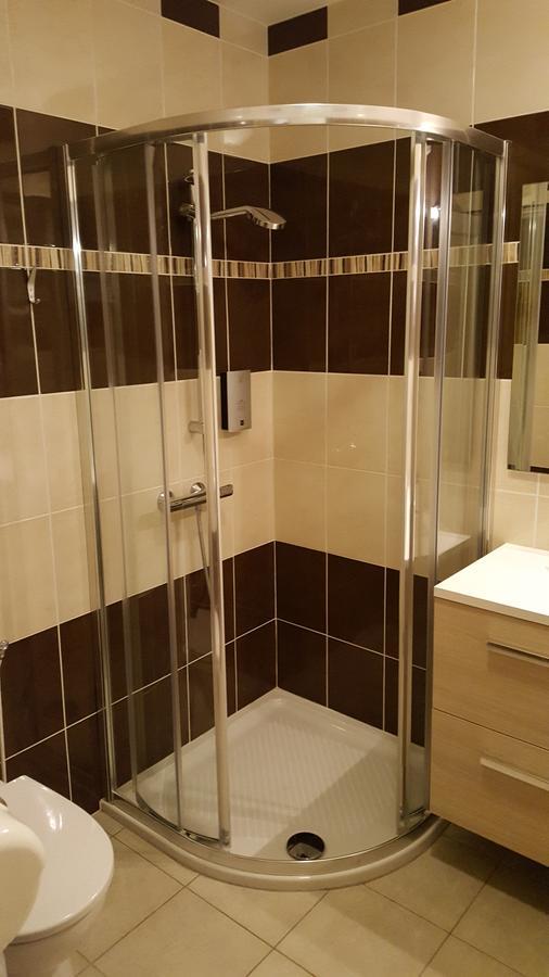 Logis Hotel Restaurant L'Unique Menesqueville Екстериор снимка